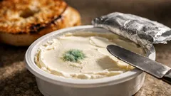 Mold on cream cheese: why you should toss the whole tub